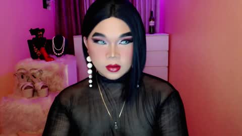 Snapshot of amiadoll chatting on 12/28/24, 12:56 Queen Mireska online show from 12/28/24, 12:56