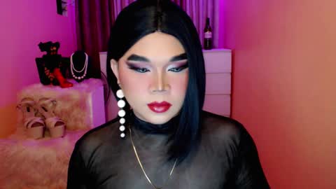 Snapshot of amiadoll chatting on 12/28/24, 03:59 Queen Mireska online show from 12/28/24, 03:59