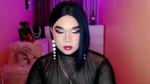 Snapshot of amiadoll chatting on 01/06/25, 10:02 Queen Mireska online show from 01/06/25, 10:02