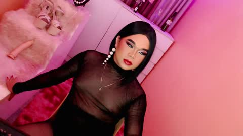 Snapshot of amiadoll chatting on 01/15/25, 05:26 Queen Mireska online show from 01/15/25, 05:26