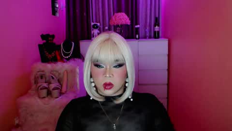 Snapshot of amiadoll chatting on 01/20/25, 03:50 Queen Mireska online show from 01/20/25, 03:50