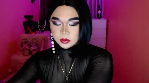 Snapshot of amiadoll chatting on 01/26/25, 03:03 Queen Mireska online show from 01/26/25, 03:03