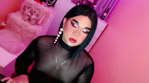 Snapshot of amiadoll chatting on 01/26/25, 06:06 Queen Mireska online show from 01/26/25, 06:06