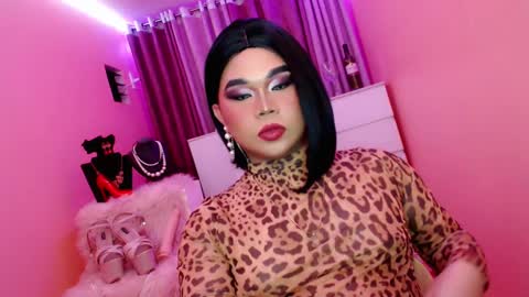 Snapshot of amiadoll chatting on 02/02/25, 02:02 Queen Mireska online show from 02/02/25, 02:02