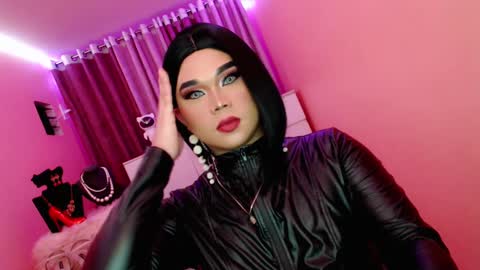 Snapshot of amiadoll chatting on 02/05/25, 02:26 Queen Mireska online show from 02/05/25, 02:26