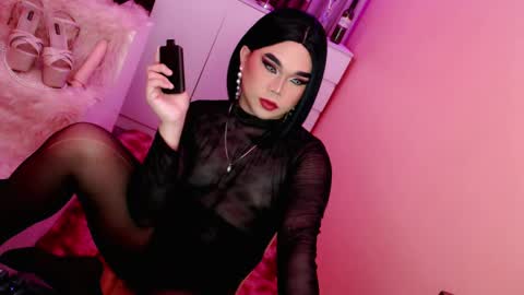 Snapshot of amiadoll chatting on 02/07/25, 03:19 Queen Mireska online show from 02/07/25, 03:19