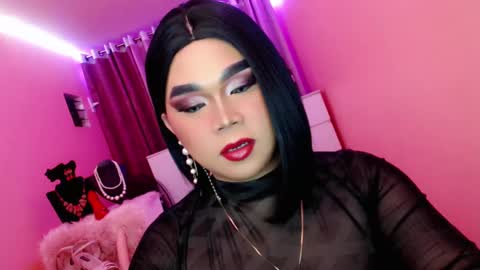 Snapshot of amiadoll chatting on 02/18/25, 02:59 Queen Mireska online show from 02/18/25, 02:59