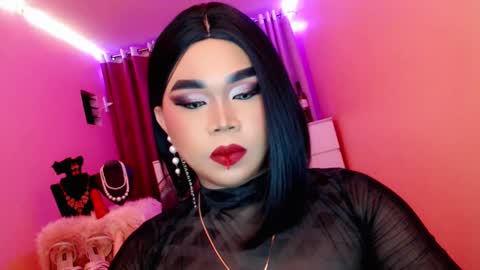 Snapshot of amiadoll chatting on 02/22/25, 12:08 Queen Mireska online show from 02/22/25, 12:08