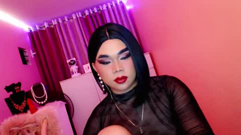 Snapshot of amiadoll chatting on 02/25/25, 03:49 Queen Mireska online show from 02/25/25, 03:49