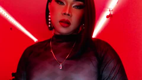 Snapshot of amiadoll chatting on 02/25/25, 06:53 Queen Mireska online show from 02/25/25, 06:53