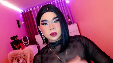 Snapshot of amiadoll chatting on 02/26/25, 12:47 Queen Mireska online show from 02/26/25, 12:47