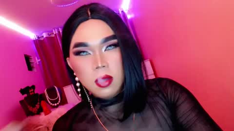 Snapshot of amiadoll chatting on 03/01/25, 04:33 Queen Mireska online show from 03/01/25, 04:33