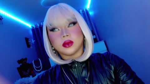 Snapshot of amiadoll chatting on 03/02/25, 01:05 Queen Mireska online show from 03/02/25, 01:05