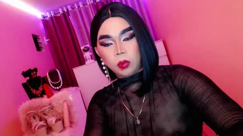 Snapshot of amiadoll chatting on 03/03/25, 12:27 Queen Mireska online show from 03/03/25, 12:27