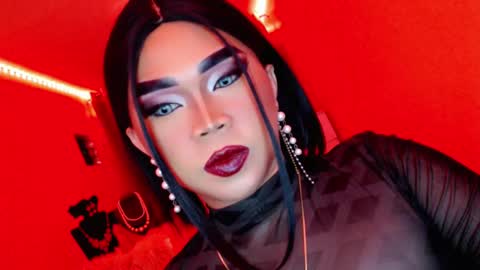 Snapshot of amiadoll chatting on 03/06/25, 01:03 Queen Mireska online show from 03/06/25, 01:03