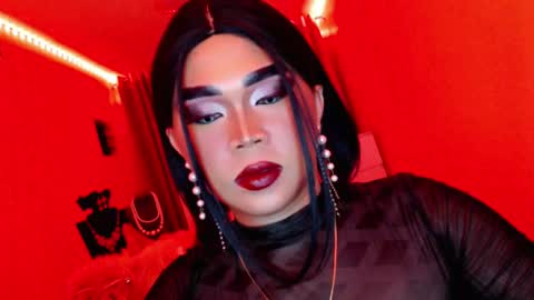 Snapshot of amiadoll chatting on 03/06/25, 04:07 Queen Mireska online show from 03/06/25, 04:07