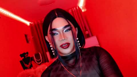 Snapshot of amiadoll chatting on 03/07/25, 05:06 Queen Mireska online show from 03/07/25, 05:06