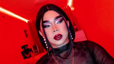 Snapshot of amiadoll chatting on 03/08/25, 01:14 Queen Mireska online show from 03/08/25, 01:14