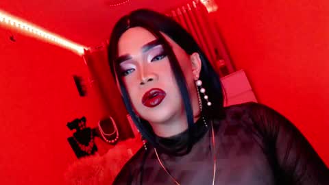 Snapshot of amiadoll chatting on 03/08/25, 04:17 Queen Mireska online show from 03/08/25, 04:17