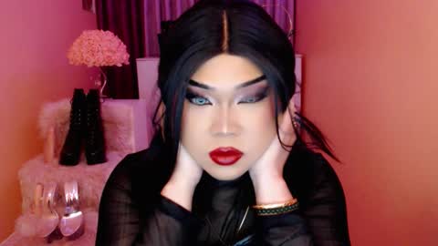 Snapshot of amiadoll chatting on 09/27/25, 01:49 Queen Mireska online show from 09/27/25, 01:49