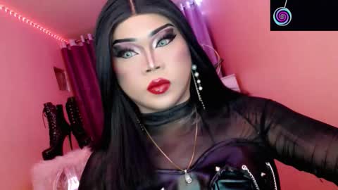 Snapshot of amiadoll chatting on 11/06/25, 02:07 Queen Mireska online show from 11/06/25, 02:07