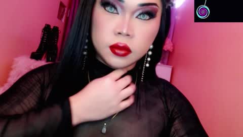 Snapshot of amiadoll chatting on 11/27/25, 03:47 Queen Mireska online show from 11/27/25, 03:47