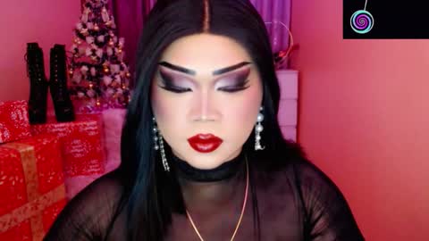 Snapshot of amiadoll chatting on 12/04/25, 02:59 Queen Mireska online show from 12/04/25, 02:59