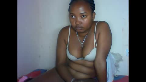 amielle_01 online show from 04/13/26, 07:08