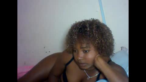 amielle_01 online show from 04/15/26, 03:52