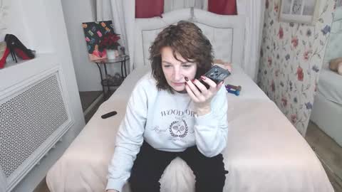 Snapshot of amihotgranny chatting on 10/28/25, 07:56 Ami online show from 10/28/25, 07:56