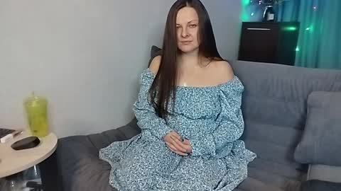 Mila online show from 02/02/25, 12:02