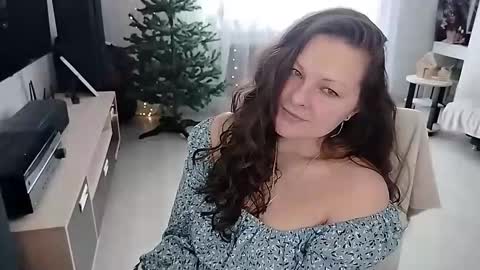 Mila online show from 02/15/26, 07:51