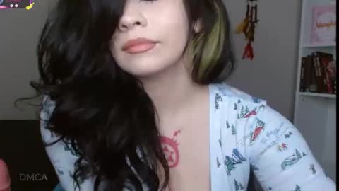 Snapshot of amilustxx chatting on 11/19/25, 07:03 amilust online show from 11/19/25, 07:03