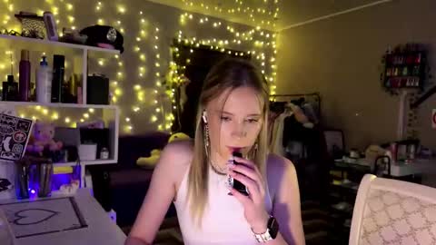 Snapshot of amily_sunray chatting on 02/25/26, 02:16 Amily online show from 02/25/26, 02:16