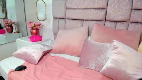 Snapshot of amina_westt chatting on 09/12/25, 07:30 Amina online show from 09/12/25, 07:30