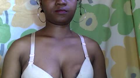 aminah01 online show from 11/19/25, 07:08