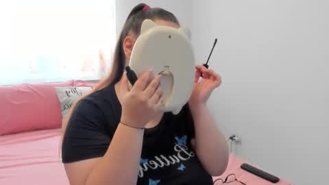 Snapshot of amiravyxen chatting on 06/17/26, 07:44 Amira Vyxen online show from 06/17/26, 07:44