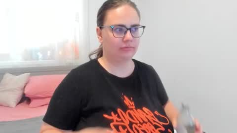 Snapshot of amiravyxen chatting on 06/23/26, 07:17 Amira Vyxen online show from 06/23/26, 07:17