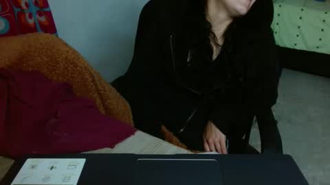 Snapshot of amitlu_ chatting on 10/24/25, 07:43 amitlu_ online show from 10/24/25, 07:43