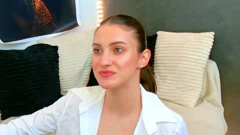 Amira online show from 04/11/26, 09:24