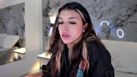 Snapshot of ammy_camm chatting on 12/03/24, 03:20 Ammy online show from 12/03/24, 03:20