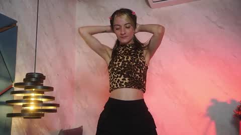 Snapshot of ammy_durand chatting on 04/21/26, 01:42 ammy durand online show from 04/21/26, 01:42