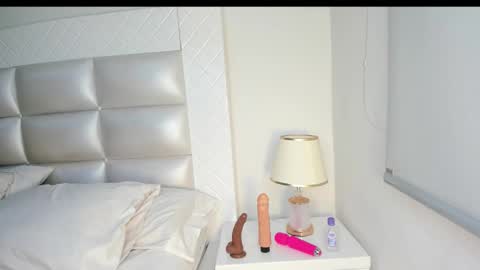    online show from 09/11/25, 02:44