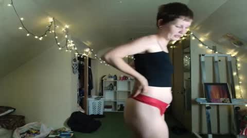 Snapshot of amoramystic chatting on 10/16/25, 04:02 Amora Mystic online show from 10/16/25, 04:02