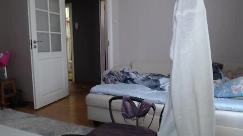 miss unforgettable online show from 04/12/26, 09:58