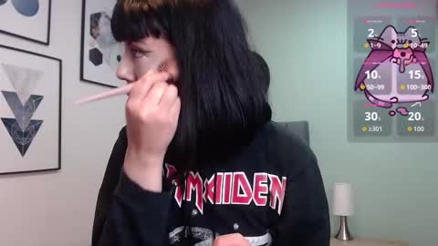 Amy 3 online show from 11/18/25, 03:56