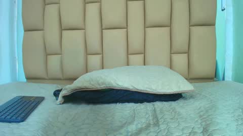 Snapshot of amy__wats0n chatting on 02/01/25, 01:23 amy__wats0n online show from 02/01/25, 01:23