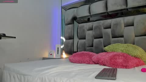 Snapshot of amy_bubble chatting on 01/21/25, 05:30 Bel online show from 01/21/25, 05:30