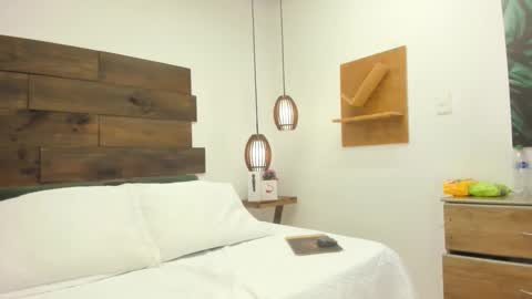 Snapshot of amy_bubble chatting on 09/13/25, 12:05 Bel online show from 09/13/25, 12:05