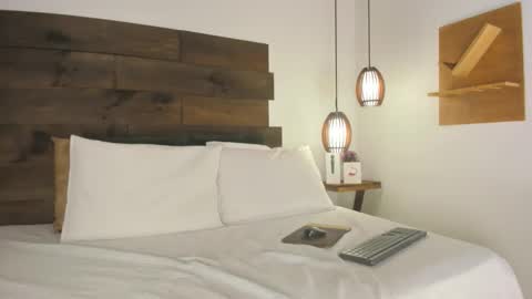 Snapshot of amy_bubble chatting on 09/16/25, 12:17 Bel online show from 09/16/25, 12:17